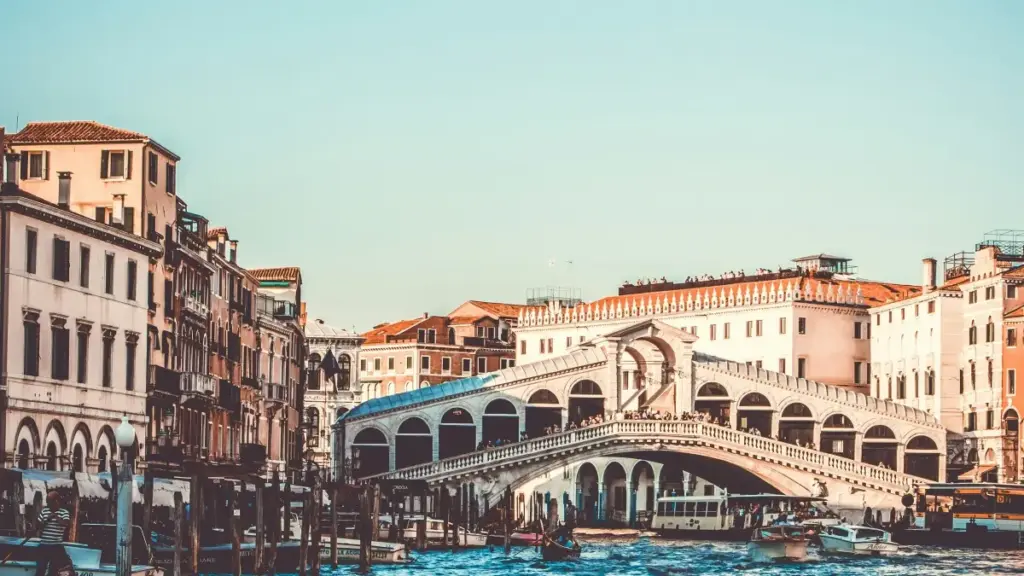 Yadda masu tallata kaya a Najeriya ke hadin gwiwa da WeChat da Georgia don flash sale masu yawa.