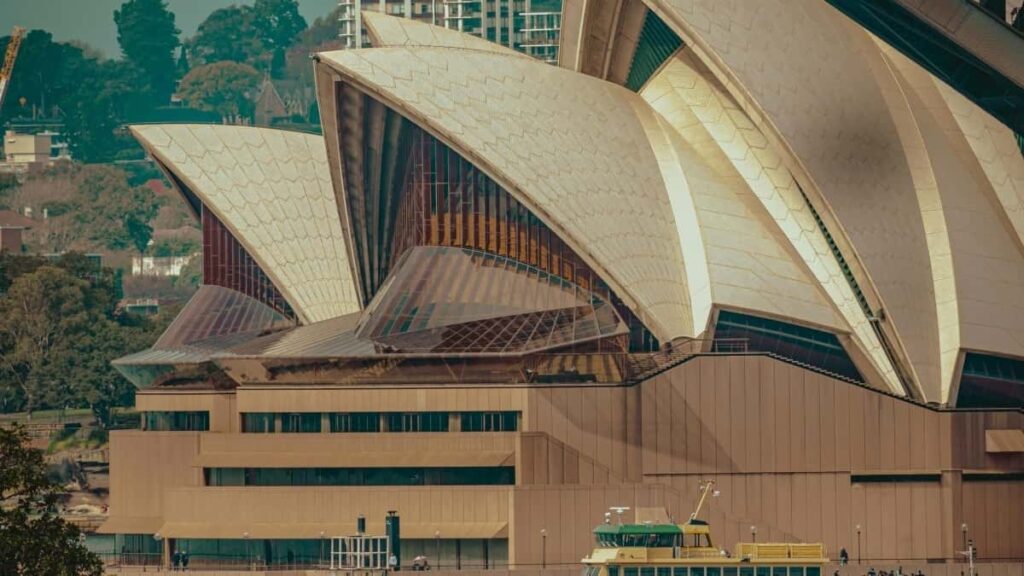 Labari na musamman ga masu kirkira a Najeriya kan yadda Netflix Luxembourg ke bunkasa unboxing content.