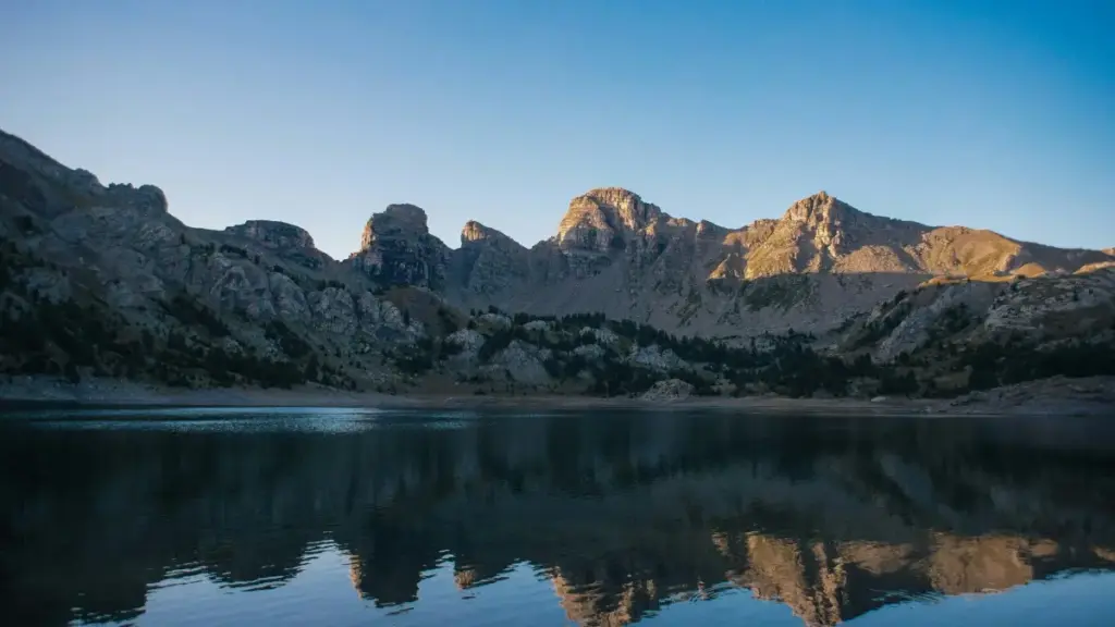 Yadda za ka tuntuɓi kamfanonin Paraguay a Twitch, ka nuna musu asirin wuraren gida, ka rufe hadin gwiwa mai riba — mataki‑mataki, misalai, da shawarwari na Hausa.