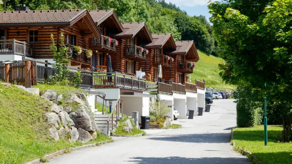 Jagora na mataki‑mataki don masu ƙirƙira a Najeriya — yadda za ka tuntuɓi brand ɗin Iceland a Douyin, amfani da kayan haɗin kuɗi da sponsored tools don raba tips da haɗin gwiwa.