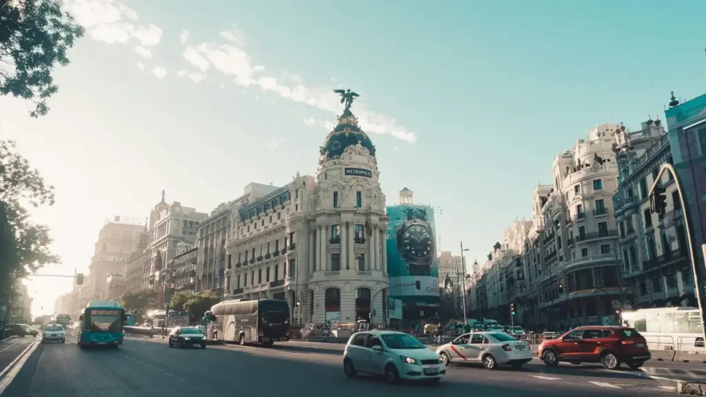 Jagora ga masu ƙirƙira daga Najeriya: matakai na ainihi don tuntuɓar Turkish brands da Hulu don nazarin kayan kyau da fata — haɗe da dabaru, VPN, da misalai na gaskiya.