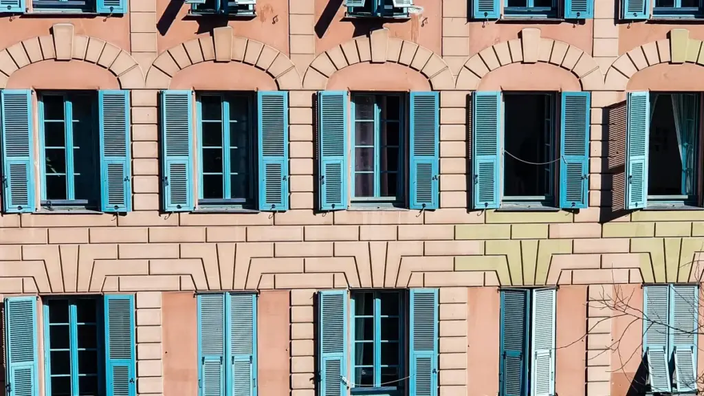 Jagora na haƙiƙa ga creators daga Najeriya: yadda za a isa brands na Hungary a Twitch, gina dangantaka mai dorewa, da misalai daga kamfen na A&O Hostels da dabarun Tambourine.