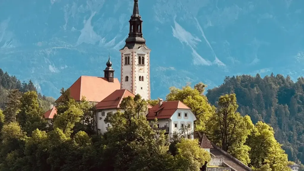 Jagora mai amfani daga Najeriya: yadda za a gano masu ƙirƙira na Italy a Takatak don ƙara ganin samfur ɗinka, tare da dabaru, misalai, da matakai na aiki.