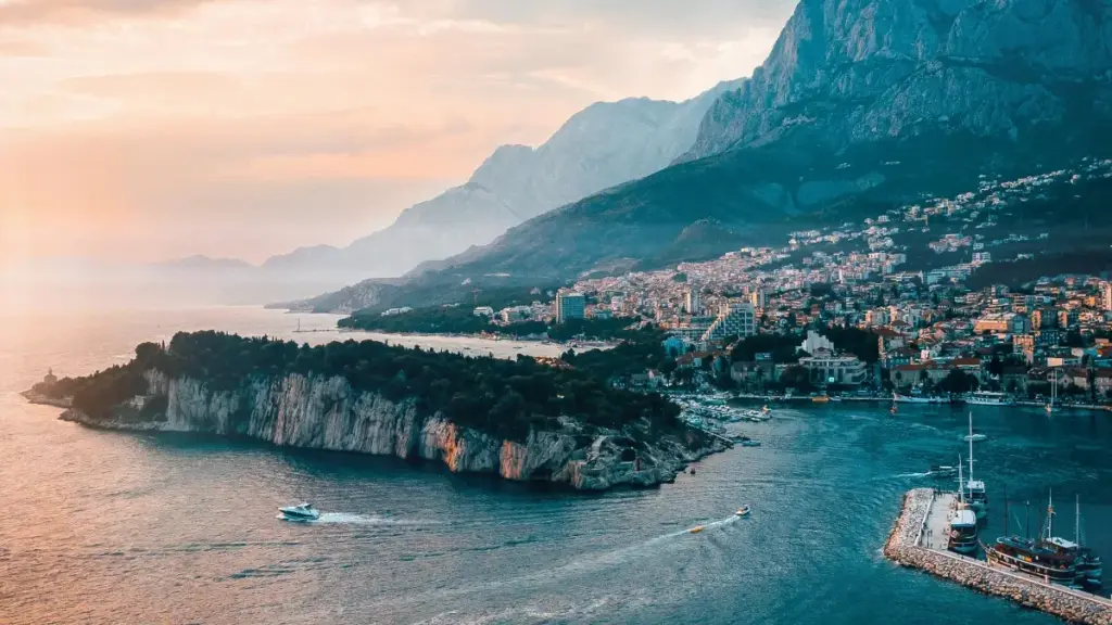Jagora na mataki-mataki ga 'yan kasuwa a Najeriya don gano masu ƙirƙira daga Israel a Etsy, da yadda za a daidaita saƙo don kasuwar gida.